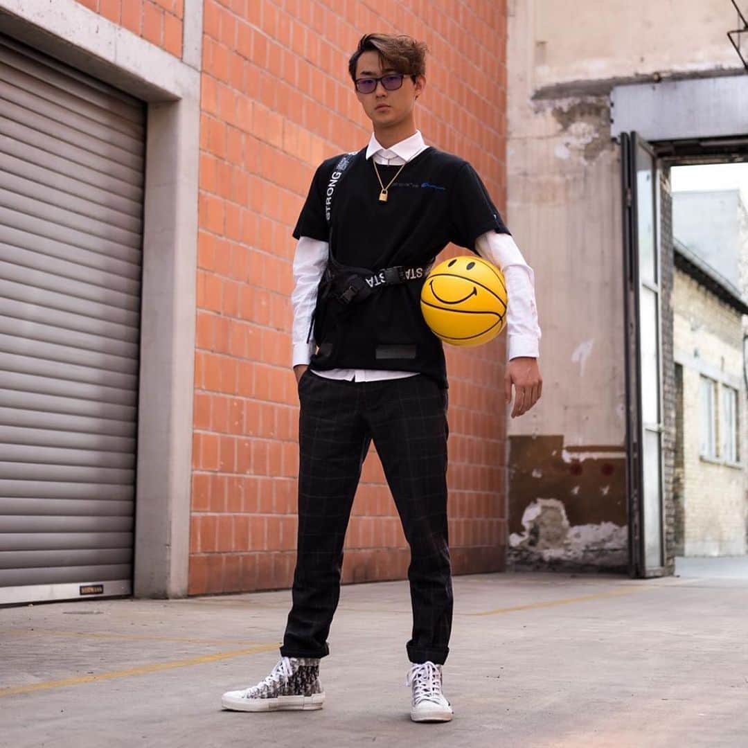ジョージジーナ&ルーシーのインスタグラム：「@_kai_yun is wearing our Pusher Bag in a really different way 🙃 We Love it! Show us how you rock your GGL and tag us in your pictures #gglsquad #georgeginalucy • • • • • #snobshots #hypebeast #hsstyle #35mm #vsco #justgoshoot #simplefits #basementapproved #portraiture #bag #accessoires #streetwear #paris #france #fashionweek #menswear #ootdmen #streetfashion #mensfashion #highsnobiety」