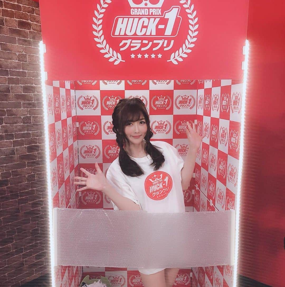 大槻ひびきさんのインスタグラム写真 - (大槻ひびきInstagram)「HUCK-1グランプリが帰ってきた❣️ お題をクリアしながらボックスの中で早着替えをして 女の子たちがタイムを競う番組… その名もHUCK-1グランプリ✨ 前回放送の時は1位は逃してしまったけど 再生回数1位になったので 楽天カードいただきました☺️🌸 今回はどうなるのか！！ 1位目指してがんばります🌟 配信開始したらまたお知らせするね❣️ #huck1グランプリ #楽天 #楽天tv #バラエティ #視聴者プレゼント #バトル」8月6日 2時33分 - yanhibi0221