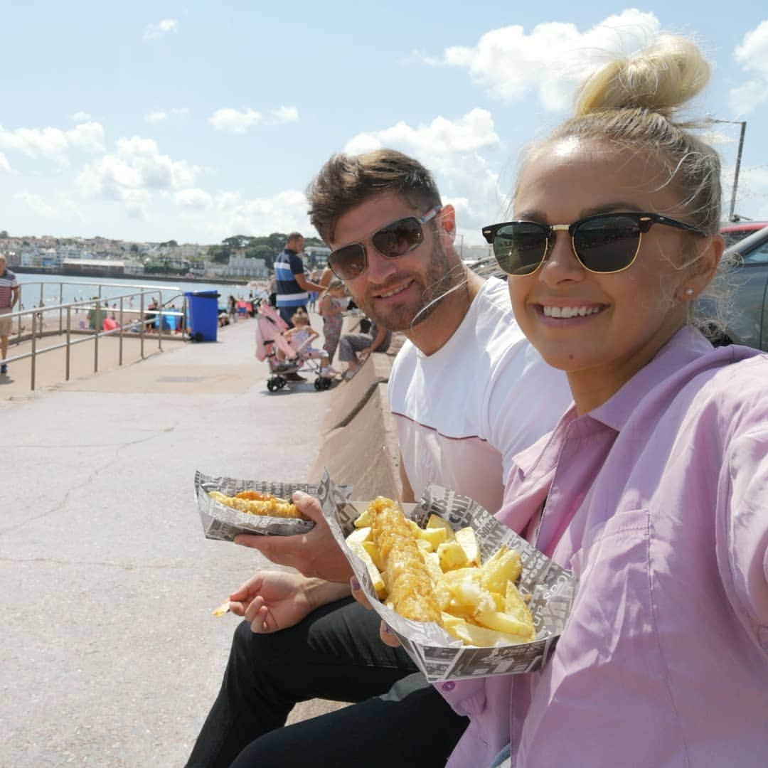 トニア・コーチさんのインスタグラム写真 - (トニア・コーチInstagram)「Little Paignton trip 😎 #sunshine #chips #crazygolf #trip #funfair #fair #seaside」8月6日 2時42分 - toniacouch