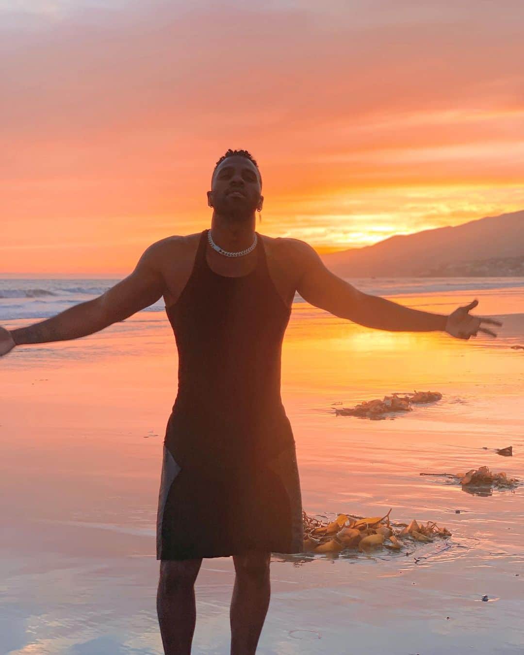 ジェイソン・デルーロのインスタグラム：「Good Mawin Fiji」