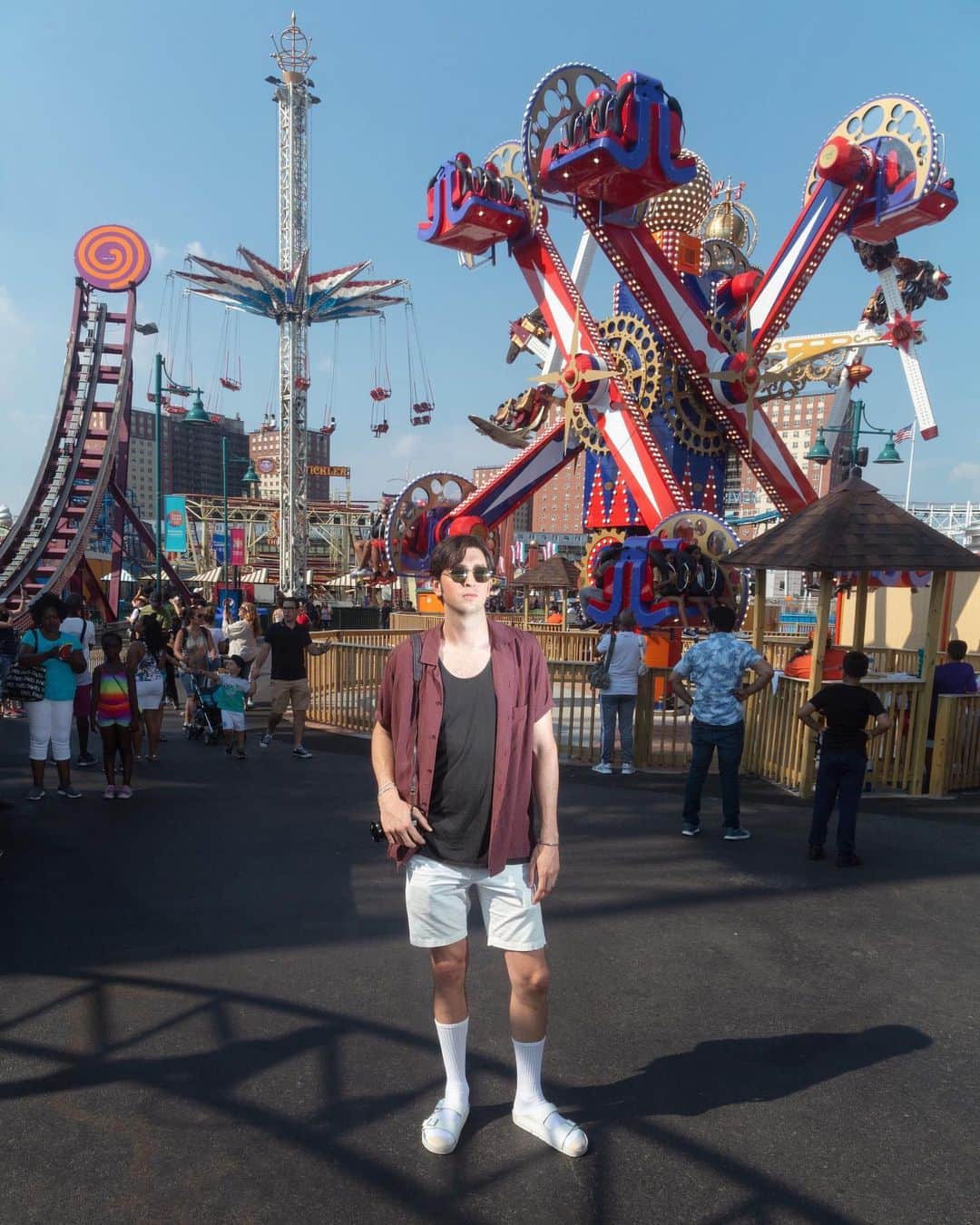 GQさんのインスタグラム写真 - (GQInstagram)「Nicholas Braun, who plays television's beloved failson Cousin Greg on 'Succession,' takes us for a cruise around Coney Island—and shows us his Raya profile. Hit the link in bio for the full story. (📸@chrismaggio)」8月6日 3時06分 - gq