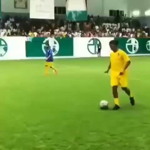 カルロス・テベスのインスタグラム：「@ronaldinho is 👌🏼」