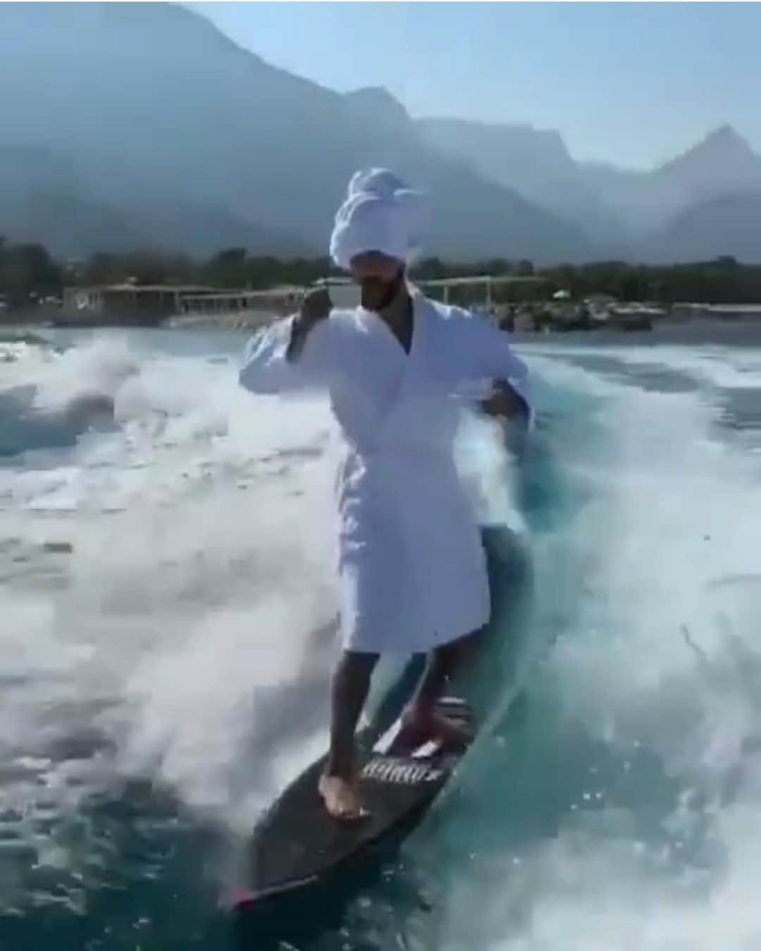 のインスタグラム：「Monday Morning vibes」