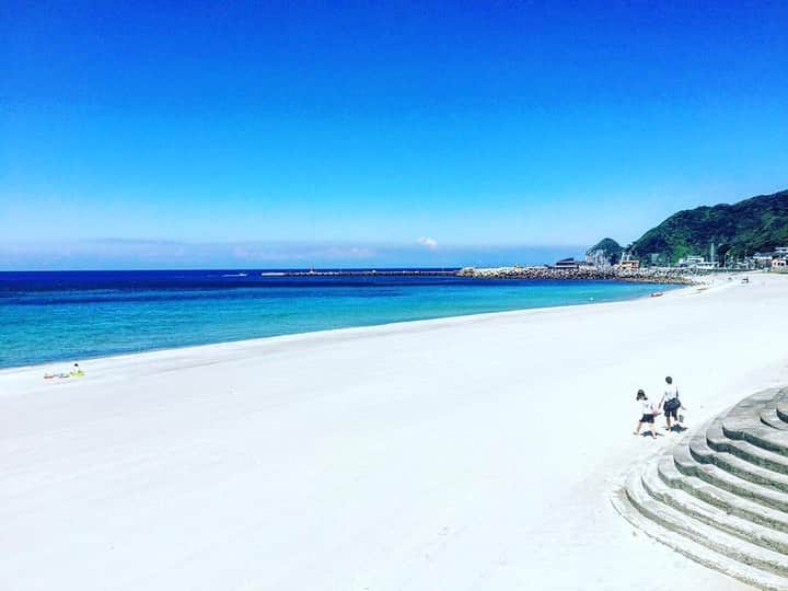 小林唯さんのインスタグラム写真 - (小林唯Instagram)「いつかの夏を思い出している。 新島久し振りに行きたいなぁ。」8月6日 3時27分 - yui3651