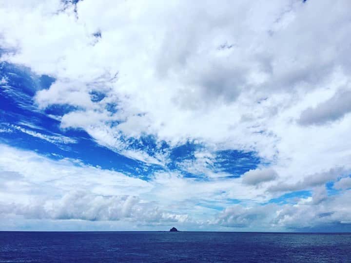 小林唯さんのインスタグラム写真 - (小林唯Instagram)「いつかの夏を思い出している。 新島久し振りに行きたいなぁ。」8月6日 3時27分 - yui3651