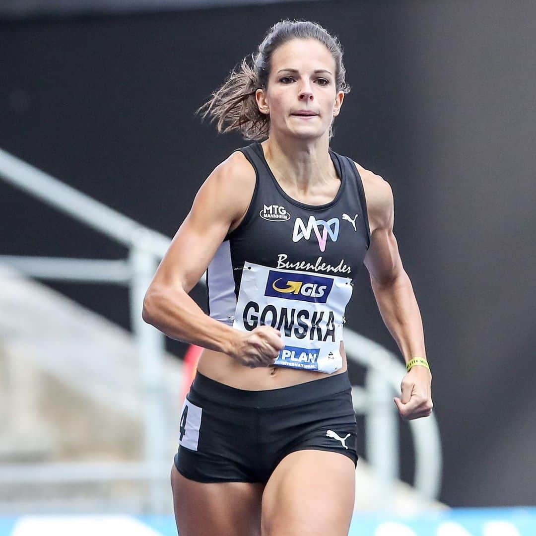 ナディネ・ゴンスカのインスタグラム：「Mit einem lachenden und einem weinenden Auge kehre ich von den Deutschen Meisterschaften zurück.  Mit der 4x100m Staffel konnten wir unseren Titel erfolgreich verteidigen 🥇Über die 400m läuft es in dieser Saison leider überhaupt nicht rund ... Der undankbare 4. Platz steht zu Buche und die Enttäuschung über die verpasste Medaille und die nicht zufriedenstellende Zeit ist natürlich groß.  Nichtsdestotrotz heißt es nun Kopf hoch und weiter machen.  Next stop: European Team Championships in Polen!  @diefinals_berlin2019  @beautifulsports  #mtgmannheim #puma #400m #trackandfield #running #passion」