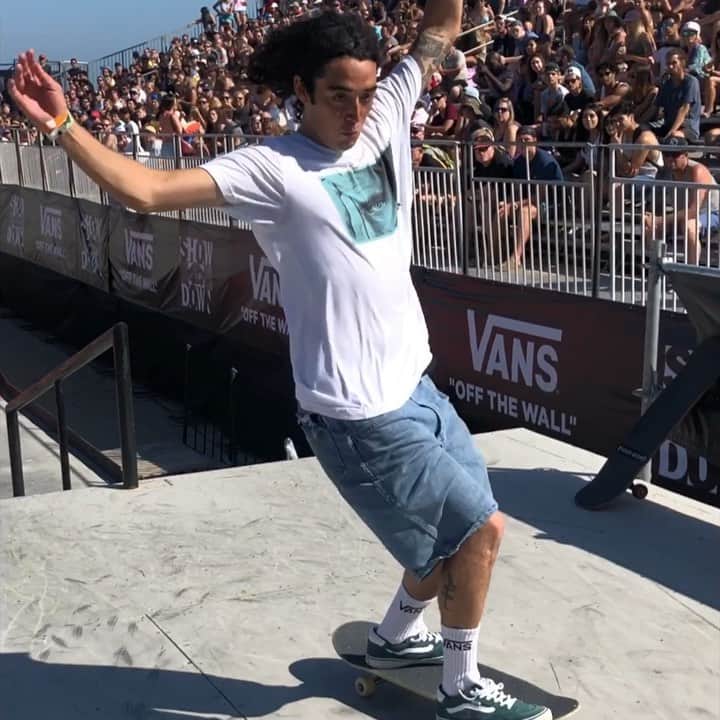 スラッシャーのインスタグラム：「🏄 Enter the Row-Zone 🏄  @hotelrwanda」