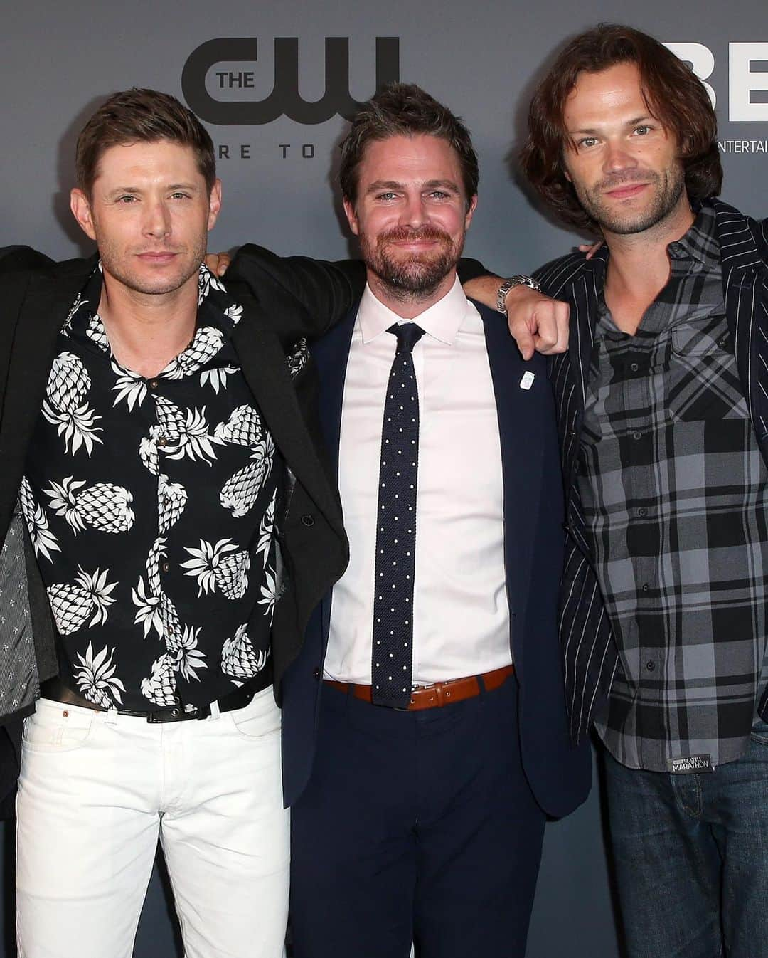 Just Jaredさんのインスタグラム写真 - (Just JaredInstagram)「“Supernatural” stars @jensenackles and @jaredpadalecki get playful on the red carpet while attend The CW’s TCA Party! #JensenAckles #JaredPadalecki #Supernatural Photos: Getty, WENN」8月6日 3時49分 - justjared