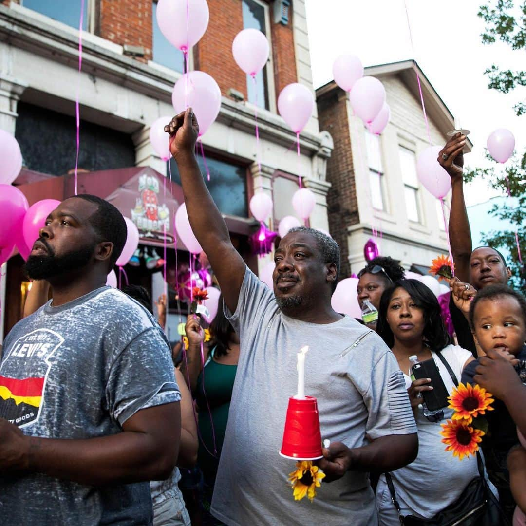 ニューヨーク・タイムズさんのインスタグラム写真 - (ニューヨーク・タイムズInstagram)「At a vigil on Sunday in Dayton, Ohio, strangers grasped each other in long, tearful hugs after yet another mass shooting in America, as friends of those who had died stood alongside those who had escaped. “I don’t know why I’m surprised,” one mourner said. “This happens all the time.” The gunman’s own sister was among the 9 people killed in the barrage of gunfire in Dayton, which happened less than 14 hours after a shooting at a Walmart in El Paso that left 22 dead and dozens wounded. On a bluff overlooking the store, which is near the border with Mexico, mourners stood silently at a memorial Sunday night. “Even though it is a big city,” one resident said, “it’s a small community.” The gunman in El Paso, angered by what he called a “Hispanic invasion of Texas,” targeted Mexicans and Mexican-Americans in the attack, and the city’s residents — though hurt and shaken — were defiant as a ubiquitous message appeared on signs and in speeches at vigils: “Hate will not define us.” Mourners in both cities have implored lawmakers for gun control, and on Monday, President Trump initially called for tougher background checks for prospective gun buyers. Hours before speaking at the White House, the president proposed “marrying” gun measures with new immigration laws — two of the most politically divisive issues facing U.S. lawmakers. But in his address later Monday morning, he stopped well short of endorsing broad gun control measures, instead falling back on time-honored Republican remedies, calling for stronger action to address mental illness, and violence in the media and in video games. @maddiemcgarvey, @ajmast and Jim Wilson took these photos from Dayton and El Paso. This is a developing story. Visit the link in our bio for the latest updates.」8月6日 3時43分 - nytimes