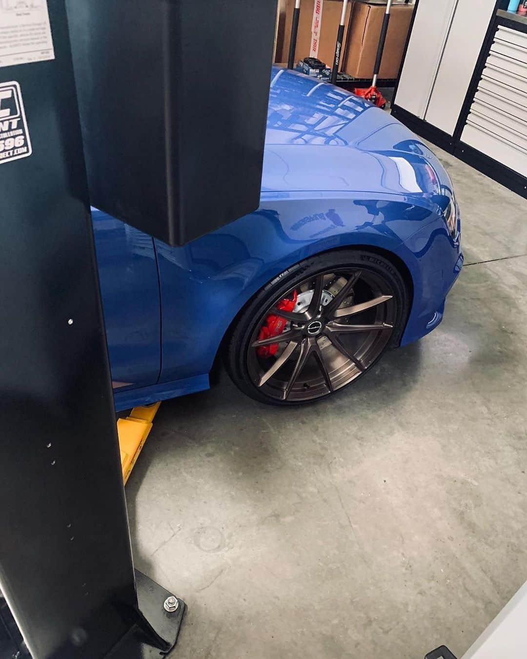 CARLiFESTYLEさんのインスタグラム写真 - (CARLiFESTYLEInstagram)「Blue Audi RS7 set up with @brixtonforged! Who’s excited for the next gen RS7? #carlifestyle #RS7 @supremepower」8月6日 3時44分 - carlifestyle