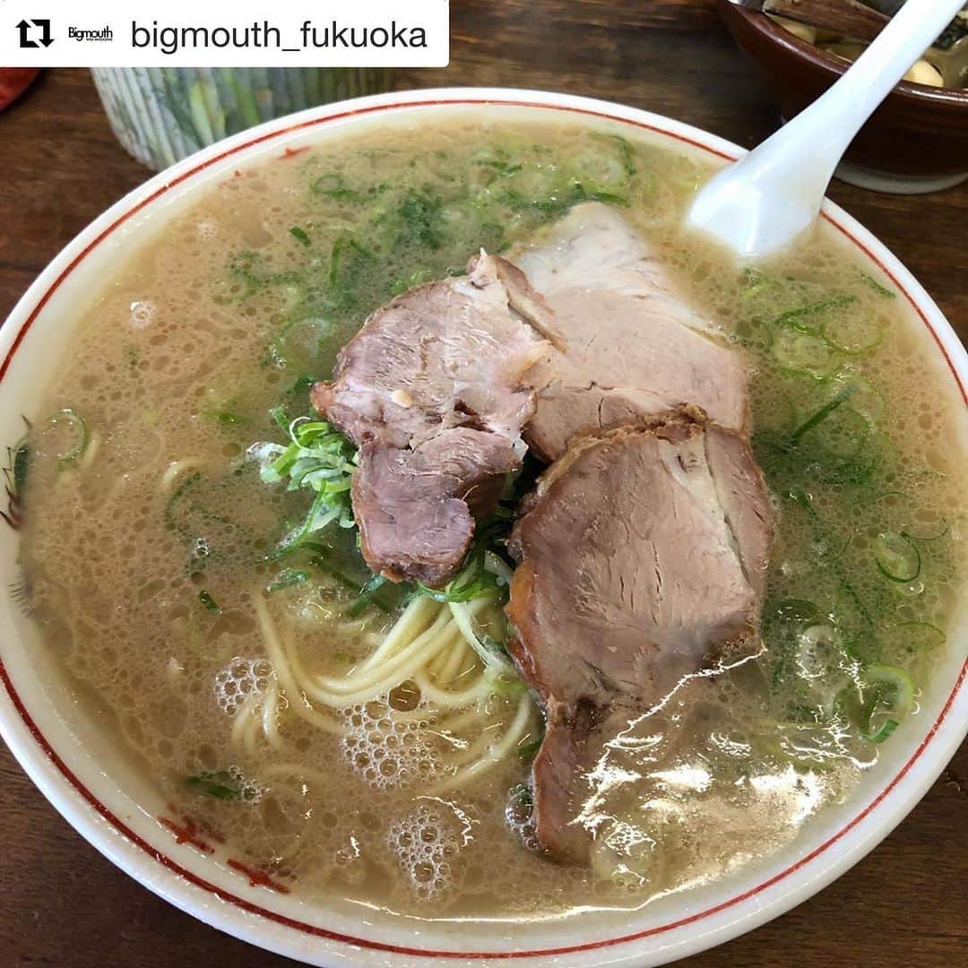 栗田善太郎のインスタグラム：「福岡と博多 博多と長浜 カタとダレ #Repost @bigmouth_fukuoka with @get_repost ・・・ 編集長栗田善太郎による『コムギロードトリップ』3回目アップ。 非難轟々？ノットカタ派の逆襲！？#博多ラーメン  https://bigmouth.co.jp/sakaba/214.html」