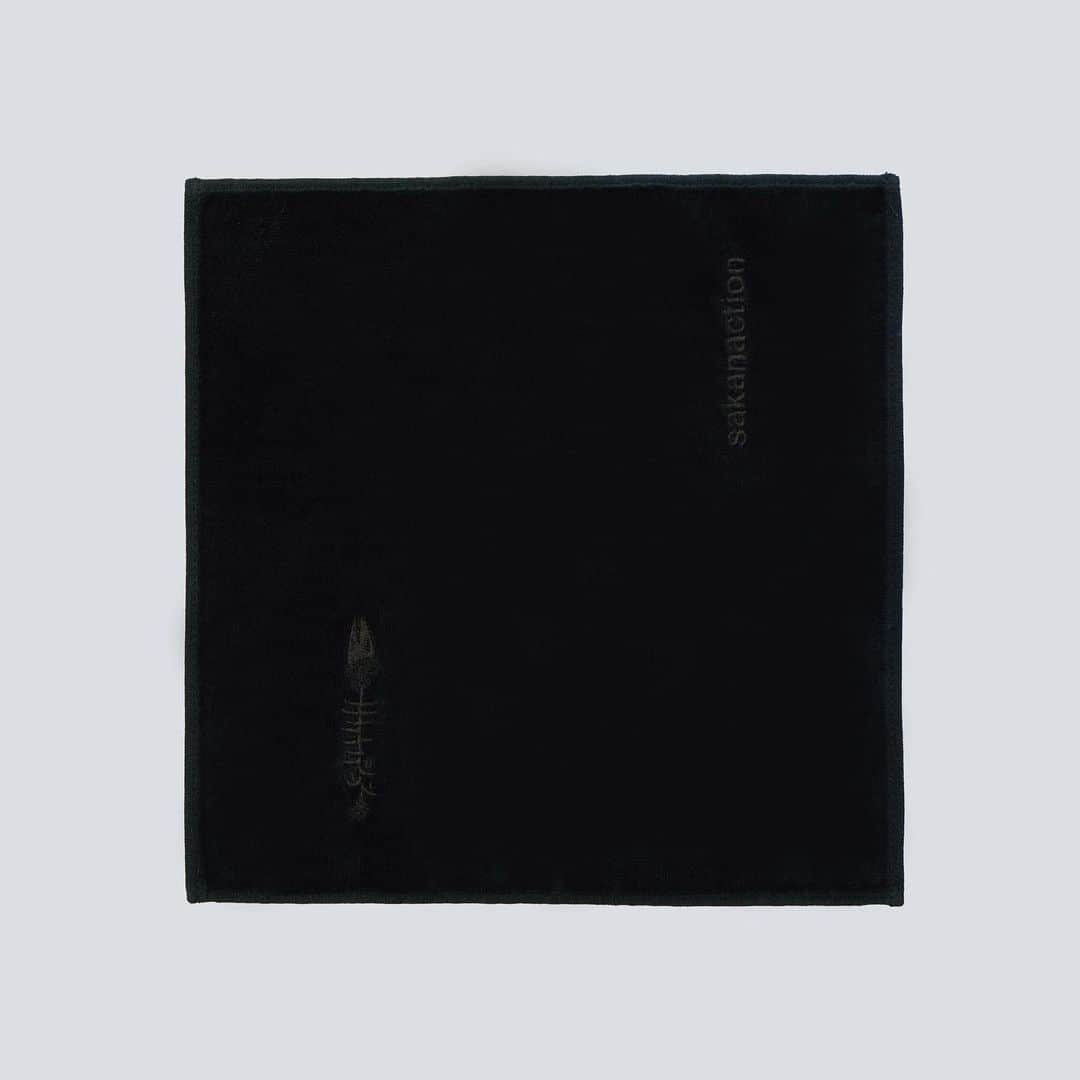 サカナクションさんのインスタグラム写真 - (サカナクションInstagram)「sakanaction HAND TOWEL﻿ 1200-﻿ ﻿ 暗闇をイメージし、黒生地に黒糸で、定番の骨ロゴとsakanaction ロゴを刺繍したハンドタオル。 #KURAYAMI #暗闇」8月6日 13時47分 - sakanaction_jp