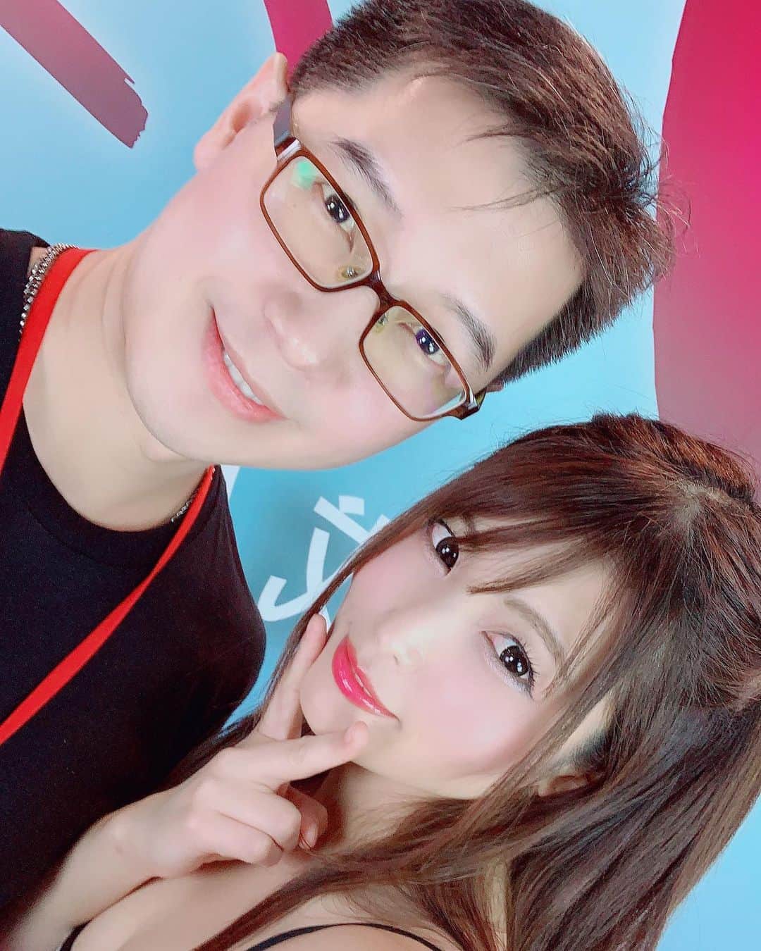 新村あかりのインスタグラム：「台湾のイメージDVDの社長さん💖 謝謝💖 三上◯亜ちゃんに似てるって言うてくれてお世辞でも嬉しいっすw」