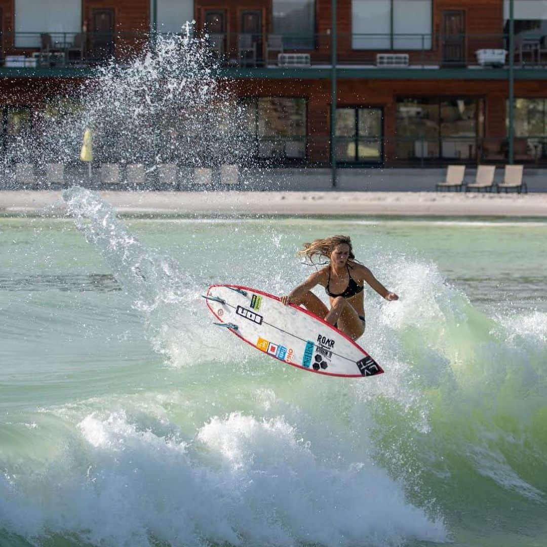 ブリアナ・コープさんのインスタグラム写真 - (ブリアナ・コープInstagram)「I ❤️ you @bsrsurfresort ✌🏽☺️ WACO BABY 😂🙌🏽 @robhensonsurfshots #madlovesandals」8月6日 13時57分 - briannacope