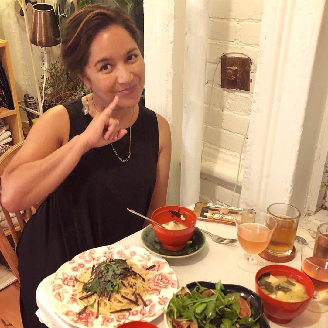 下條ユリさんのインスタグラム写真 - (下條ユリInstagram)「・ In 2010 Moni @monivargas and  Mike Vargas @nuyorktricity of @friendswelove made this 6min. interview film at my Williamsburg home studio ( previous post ). They captured my (& Rudy’s ) colorful life and works back then in such sweet loving groove.  Please watch this precious film and all other incrrrrredible films of ARTISTS WE LOVE !! ⬆︎Linked in my Profile ⬆︎ ・  Last week beautiful DJ Moni chan back in NYC. We had a deeeeep catch-up over Spicy Cod-roe 明太子 Spaghetti and 2 bottles 🍾🍾 WATCH OUT her upcoming projects ・  前出ブルックリンの自宅アトリエにて2010年当時のわたしのインタビュー映画(6分ちょい) を製作してくれた#FriendsWeLOVE のDJモニとマイク。その他、彼らが撮ったただならぬ顔触れの NYアーティストたち、貴重な映像の宝庫と共にプロフィールのリンクからご覧いただけます！ ・ ・ #YuriShimojo #下條ユリ  #ArtistFilm #ArtistInterview #NYartist #BrooklynArtist #WilliamsburgBackInTheDay #ちいさならくがき #ユリのおもひで #YuriThrowBack」8月6日 14時05分 - yurishimojo