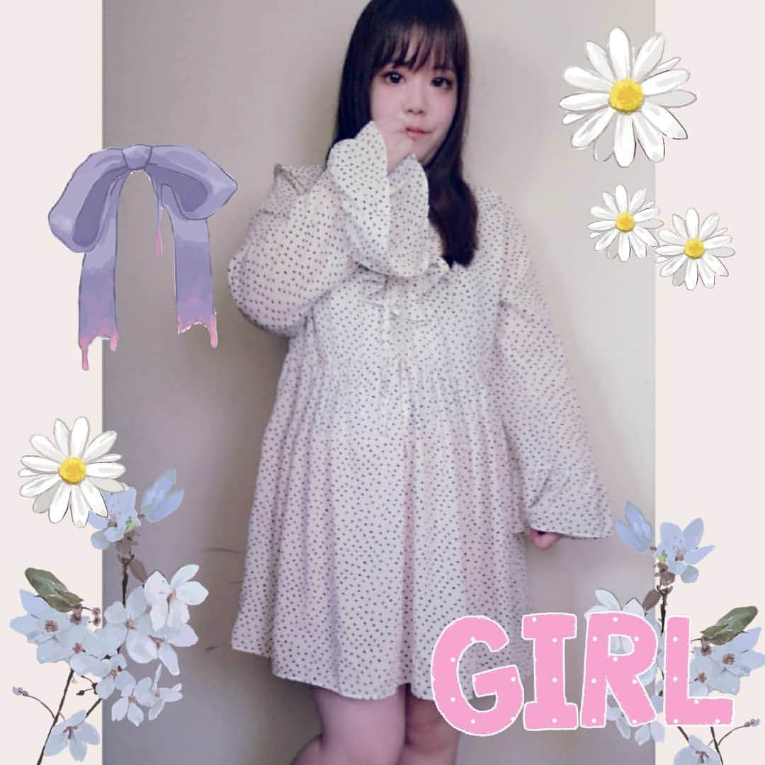 hoshizaki eriのインスタグラム：「. #ootd 💗 . @u_dresser の水玉ふんわり ワンピース👗♡✨ 丈感も丁度良い🙆し 袖のふんわりした感じが とっても可愛いのです💕🍀 胸元の🎀もさりげないポイント🙆 . まだまだ暑いけど👗は秋仕様に なってきてますね💕🍀 @u_dresser は大人かわいい服や 小物がいっぱいでお気に入り🙆 . . #udresser #ootd #fashionstagram #fashionista #girly #blackandwhite #ふんわりワンピース #onepiece #pleaselikeit #likebackalways #followme #followbackalways #相互フォロー #オルチャンファッション #韓国ファッション #오오티디 #코디 #패션스타그램 #데일리룩 #맞팔 @u_dresser #ud_pic」