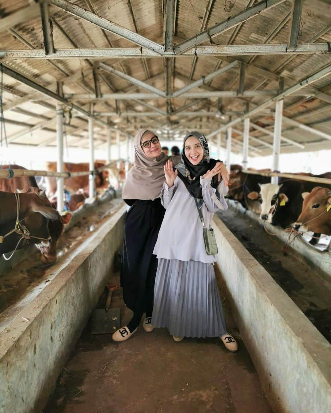 Shireen Sungkarさんのインスタグラム写真 - (Shireen SungkarInstagram)「Masi belum tau qurban kemana yuk lewat @hi.worldwide ,insyaaAllah akan di sampaikan sampai ke pelosok indonesia  dan daerah korban bencana❤️ insyaa Allah qurban」8月6日 14時26分 - shireensungkar