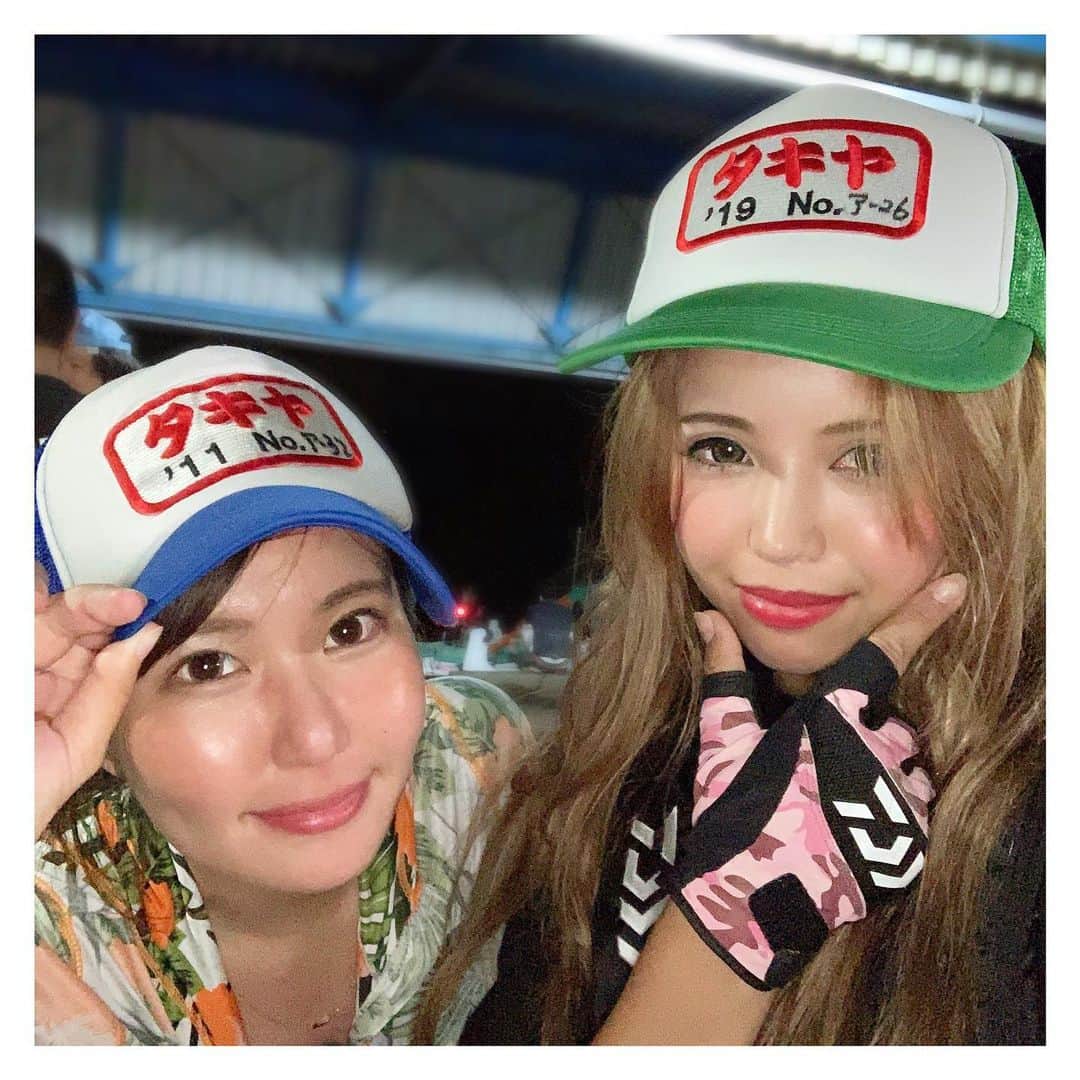 のインスタグラム：「. . 昨日は大好きな @shiro.sai も 一緒に釣り行ってたよ💛 . 釣りの知識と腕は半端ないし なんせ人として好き🥳 . 昨日載せた絵をかいてくれたのも あやちゃんなんだよ〜👀✨多才‼️ . #たきや #TAKIYA #TAKITAKI #帰港後のボサボサ加減 @daiwa_japan #fishing #釣り女子 #釣りガール #釣り人  #fishinglife #fishinggirl #fishing🎣 #DAIWA #DAIWAJapan #趣味 #DjNANAsHobby #hobby #浜名湖 #hamanako #えびすき」