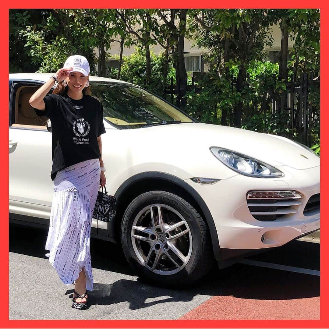 麻美さんのインスタグラム写真 - (麻美Instagram)「韓国で🇰🇷移動は全て りょうちゃんのPORSCHE カイエンだったから…😊🙏 ． 日本に帰って来てもPORSCHEが良いと言う娘達👧🏻 ． お安い御用✌️ @skycarshare_tokyo . すぐにカーシェアに連絡して 届けてもらったよ✌️ ． 夏休みは子供優先👧🏻👧🏻💕 しばらくカイエン乗ろう〜🚘 ． @skycarshare_tokyo #カーシェア#レンタカー  #skycarshare  #車も着替える #わナンバーじゃない #使いたい時に使える  #車も気分で乗り換える #快適#便利#お得  #車の貸し出し引き取りが楽」8月6日 14時23分 - mami0s