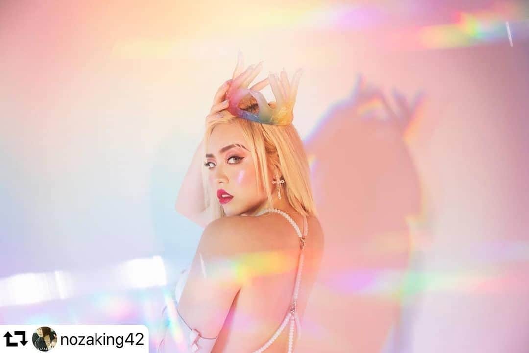 西村哲也のインスタグラム：「アルバムおめでとう🌈❤️❤️❤️ @minachanxx  Styled by me #repost @nozaking42 ・・・ * . . hair & make up by me . . . 👑@minachanxx 👗@tetsuyanishimura . 💄@nozaking42 . . . #ちゃんみな #chanmina #メイク #make #makeup #ヘア #hair #hairstyle  #ヘアメイク #hairandmakeup #makeupartist #work #彩妝師 #化妝師 #makeupbyme」