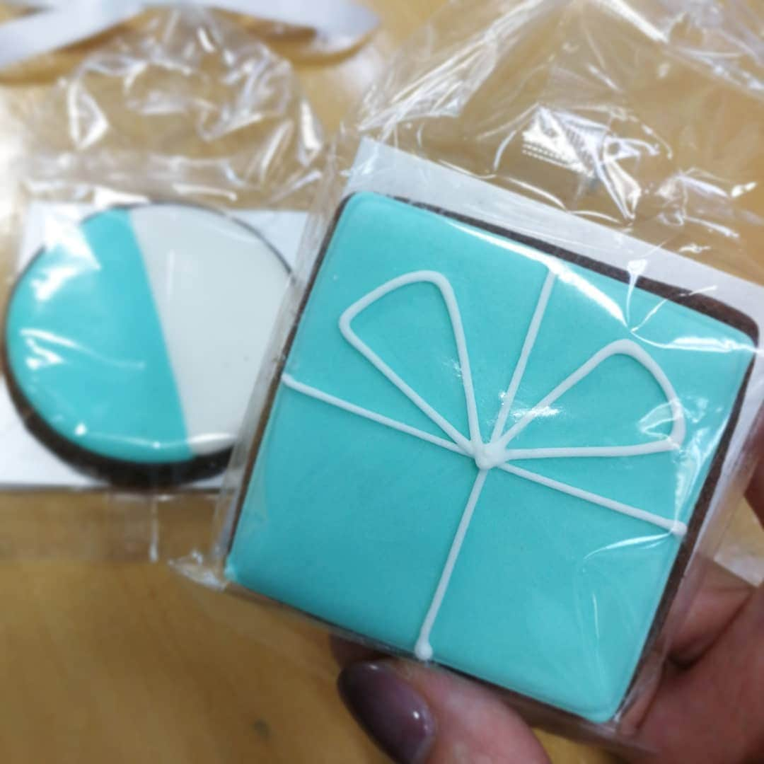 林智美 さんのインスタグラム写真 - (林智美 Instagram)「TIFFANY CAFE'S COOKIE🍪💎 * #tiffany #tiffanycafe #cookie #gift #tiffanyblue #これがいわゆる映え #頂き物です感謝✨」8月6日 14時29分 - h_tomomi_i