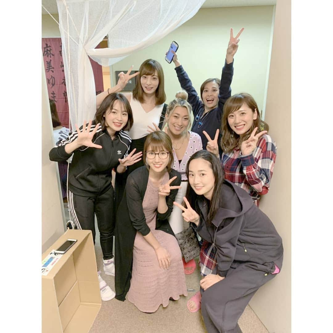 池田夏希さんのインスタグラム写真 - (池田夏希Instagram)「みんなと🙌💕 @yuma_asami0324  @kaho_takashima  @nonomiyamika08  @tokebabe  @risa.kawamura  @hanako__official . みんなの元気そうな顔が見れて嬉しかったぁ～😆✨ 舞台上から私と華ちゃんの席よく見えてたみたいで、みんなに舞台終わってから言われました😂恥ずかしい💦(笑) . #舞台 #志村魂 #明治座 #バカ殿様 #コント #一姫二太郎三かぼちゃ #女性キャスト #集合 #麻美ゆま ちゃん #高嶋香帆 ちゃん #野々宮ミカ ちゃん #satokomori #川村理沙 ちゃん #華子 #池田夏希 #みんなと会えた #お疲れ様でした #stage #shimurakon」8月6日 14時31分 - natsukiikeda624