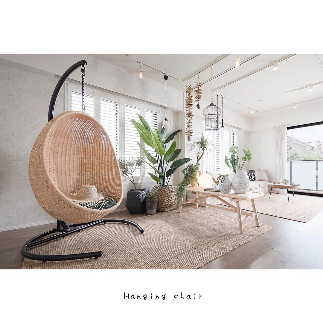 IMPRESTのインスタグラム：「ハンギングチェアのある暮らし。 ・ #新築 #マンション #分譲マンション #マンションライフ #マンション暮らし #住宅 #デザイン住宅 #リノベーション? #部屋 #インテリア #リビングインテリア #デザイナー #空間デザイン #モデルルーム #暮らしを楽しむ #植物のある暮らし #リゾートインテリア #リゾート風 #リビング #ルーバー #ハンギングチェア ・ #interior #interiordesign #myhome #japan ・ #双日新都市開発 #インプレスト #IMPREST_」
