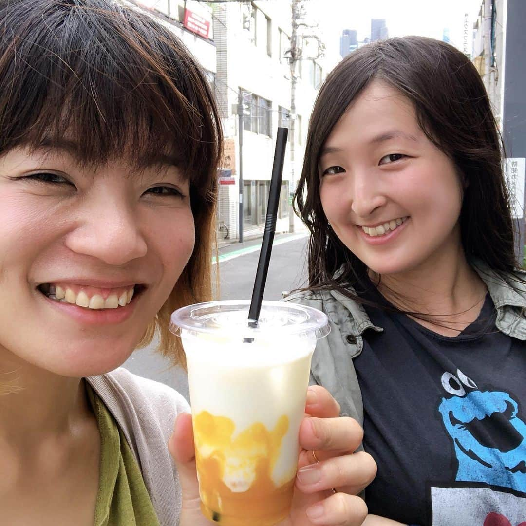 東出真緒さんのインスタグラム写真 - (東出真緒Instagram)「ゲネの合間のお茶会🥤 そのちゃん夏フェスもお世話になりますっ！」8月6日 14時37分 - mao_bigmama_vn