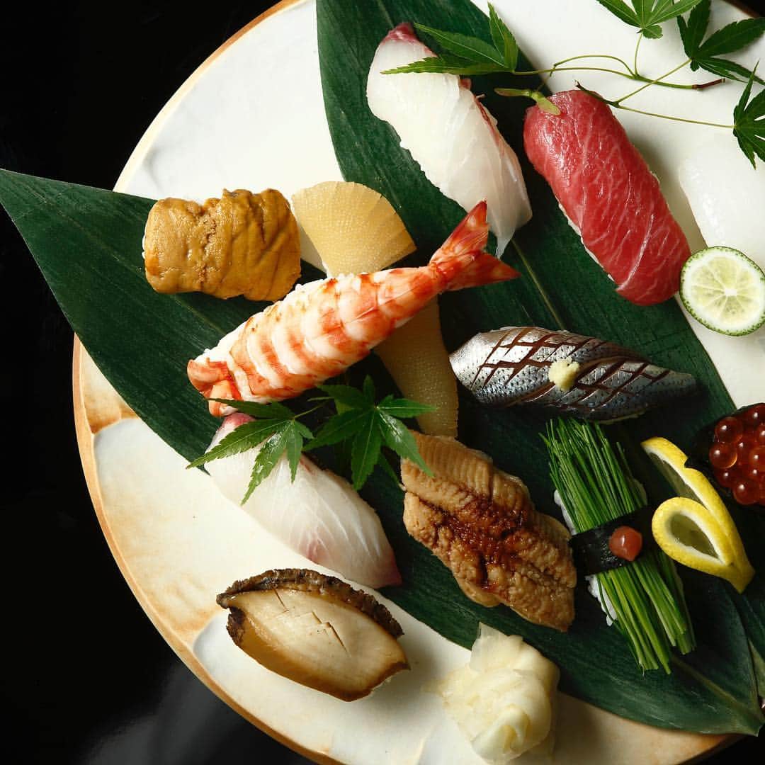 Conrad Osakaさんのインスタグラム写真 - (Conrad OsakaInstagram)「凛とした檜のカウンターで、季節を感じる江戸前寿司をコース仕立てで。 ・ Enjoy an array of Sushi and Sashimi prepared fresh upon order from the Sushi bar. ・ #conradoska  #sushi  #sushibar  #osaka #コンラッド大阪 #寿司 #大阪 #江戸前寿司 #寿司カウンター」8月6日 14時53分 - conradosaka