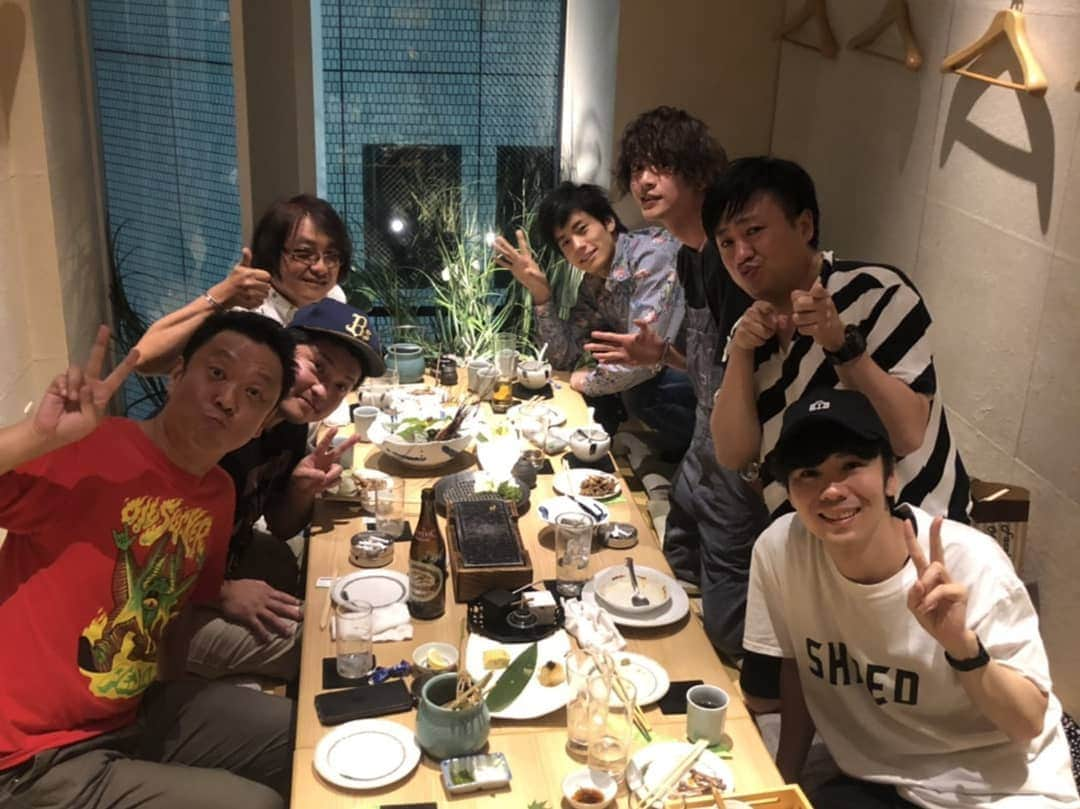 新井義幸さんのインスタグラム写真 - (新井義幸Instagram)「#吉本ヒーロークラブ inルミネ 満員御礼！ ありがとうございます！！ ゲストの #仮面ライダーエグゼイド 宝生永夢役 #飯島寛騎 さん #仮面ライダーゲンム 壇黎斗役 #岩永徹也 さん 2人のマイティ！ そして打ち上げでは アナザーエンディングの監督 #鈴村展弘 監督も参加してもらい濃い話！！ それにしてもエグゼイド人気は凄い！ エグゼイド漫才はいかがだったでしょうか？ 次回は9/24  18:30～  ヨシモト∞ドームⅡ でゲストなしのストロングスタイル！ トークお題はスーツアクターさん！！ 濃い回になりそうです！！」8月6日 14時47分 - araipatiino