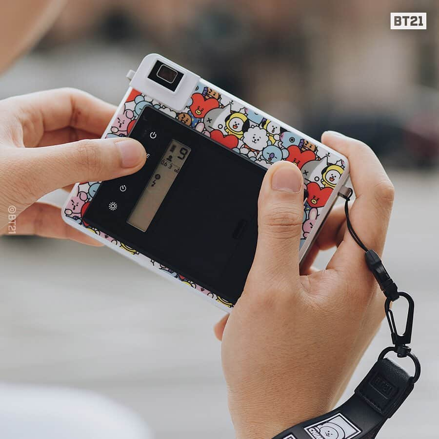 BT21 Stars of tomorrow, UNIVERSTAR!さんのインスタグラム写真 - (BT21 Stars of tomorrow, UNIVERSTAR!Instagram)「Capture your moment, make memories last 📸 👉LINK IN BIO  #LeicaXLINEFRIENDS #Leica #BT21 #LeicaBT21 #Collaboration #LeicaSOFORT #August8th #ComingSoon」8月6日 15時00分 - bt21_official