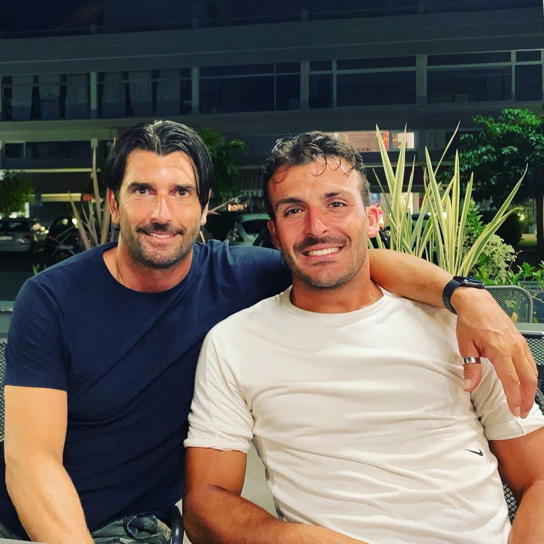 ジュリオ・ドナーティのインスタグラム：「Game set and match🎾 con uno così ammetto che vincere e’ facile.. #torneo #paddletennis #doppiocarico」