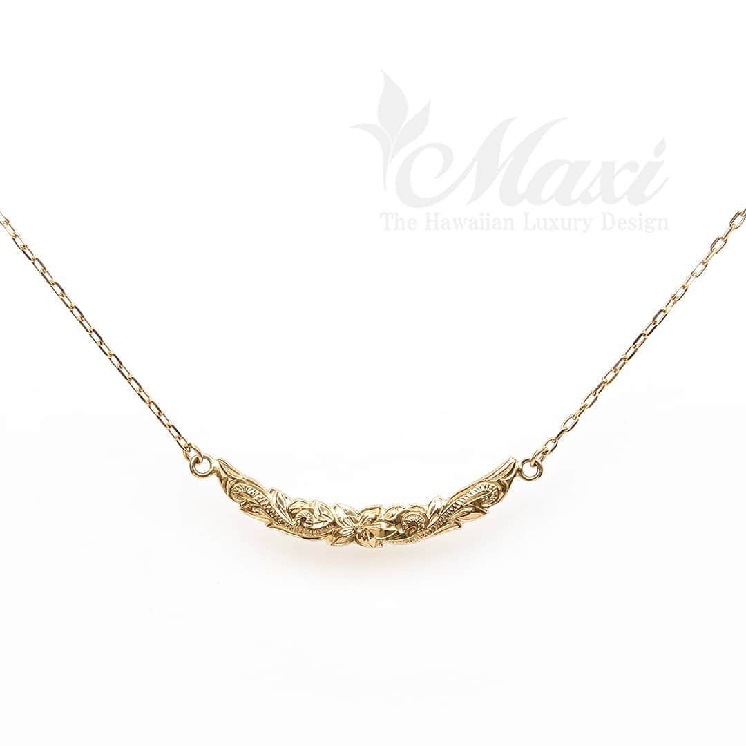Maxi Hawaiian Jewelryさんのインスタグラム写真 - (Maxi Hawaiian JewelryInstagram)「Scallop bar necklace engraved Hawaiian Old English design❤️🌈❤️🌈🤙✨ #maxi #maxihawaiianjewelry #hawaiianjewelry #hawaiianheirloom #engraving #hawaii #hawaiian #necklace #barnecklace #scallop #マキシ #マキシハワイアンジュエリー #ハワイアンジュエリー #ハワイ #ハワイアン #ネックレス #バーネックレス  @maxi_press」8月6日 6時15分 - maxi_japan_official