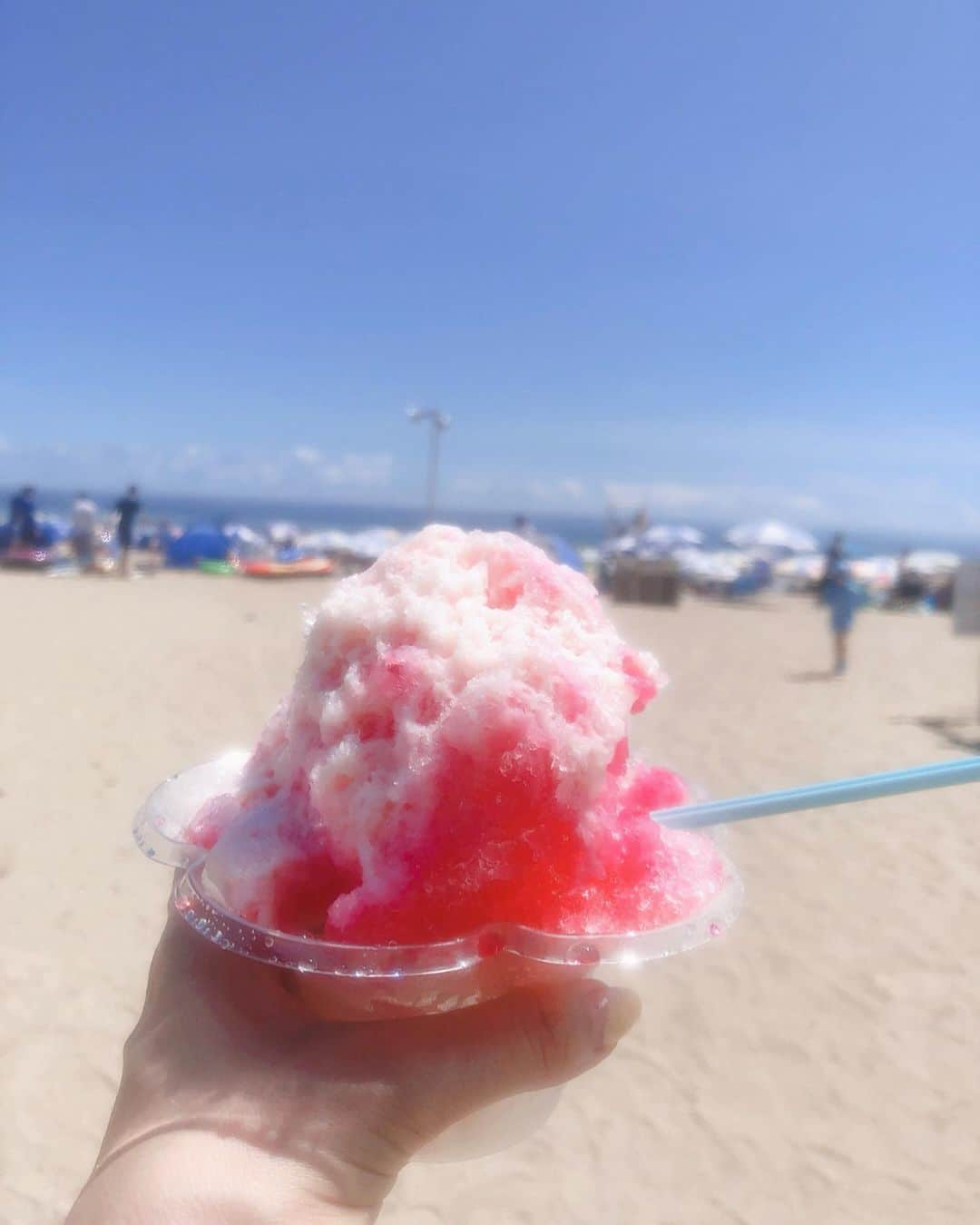 武田奈津美さんのインスタグラム写真 - (武田奈津美Instagram)「. ついに夏がやってきたー🐳✨ 暑い日に海最高だね☺️🏖💛 . おねーちゃんがお昼ご飯も用意してくれた！ いつもありがとう☺️💛 . 今日も元気に頑張りましょ👩‍💻💛 . #夏 #海 #水着 #千葉 #御宿 #summer #sea #swimwear #bikini #japan」8月6日 6時48分 - _natsumitakeda_