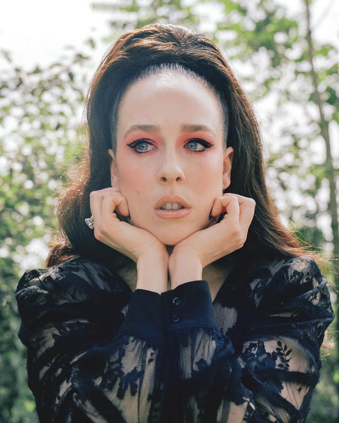 アリー・エックスのインスタグラム：「A transitional look for @hungermagazine Link to interview in stories ⬆️⁣⁣ Photographer @stevensanazco ⁣⁣ Fashion @mazurbate ⁣⁣ Fashion assistants @diegolawler @reyrayner Make-up @colbymakeup ⁣⁣ Assisted by @jacobgeraghty ⁣⁣ Hair @evaniefrausto ⁣⁣ Assisted by @mikey_tubolino ⁣⁣ Creative Producer @sahtia_rivers ⁣⁣ Production Assistsnt @jetsetskindip」