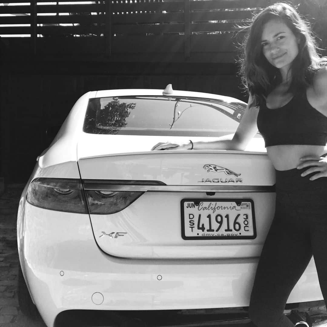 トーレイ・デヴィートのインスタグラム：「Thanks @jaguar for making me feel like a bad-ass driving to yoga all weekend. ✌️🖤 #LA」