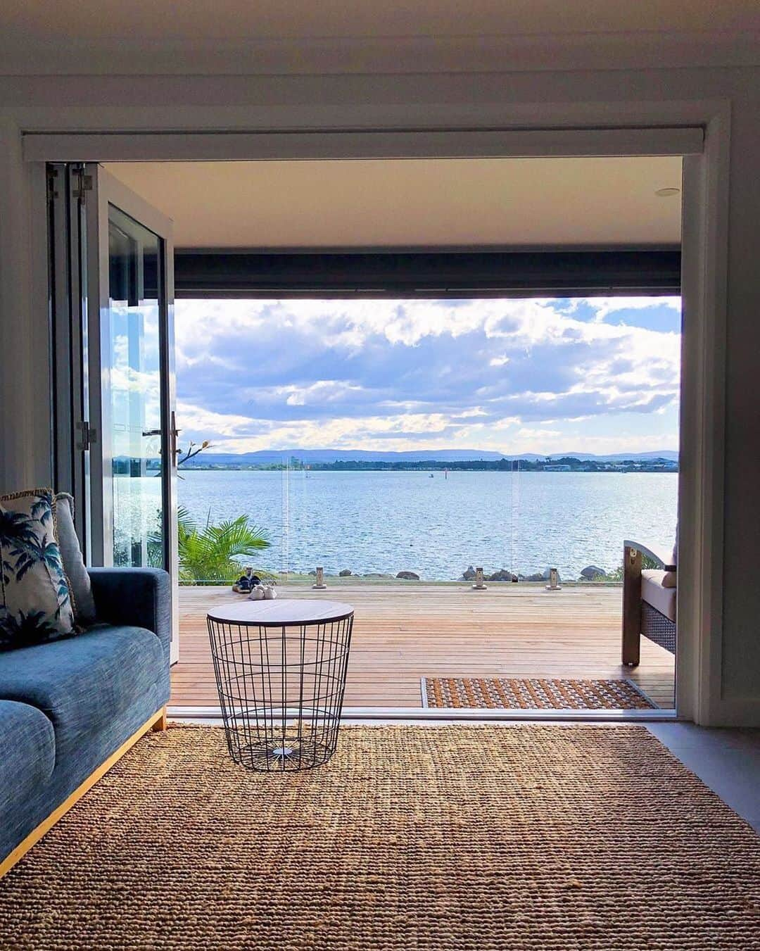 Airbnbさんのインスタグラム写真 - (AirbnbInstagram)「The deck of Superhost Genina’s #AirbnbPlus apartment is the perfect vantage point to watch for dolphins in Salts Bay. If you want some adventure, Caves Beach is a short walk away. After a day of exploring its tunnels and tide pools, come home to gather dinner from your garden and resume your watch.  Photo: @karen__png」8月6日 7時01分 - airbnb