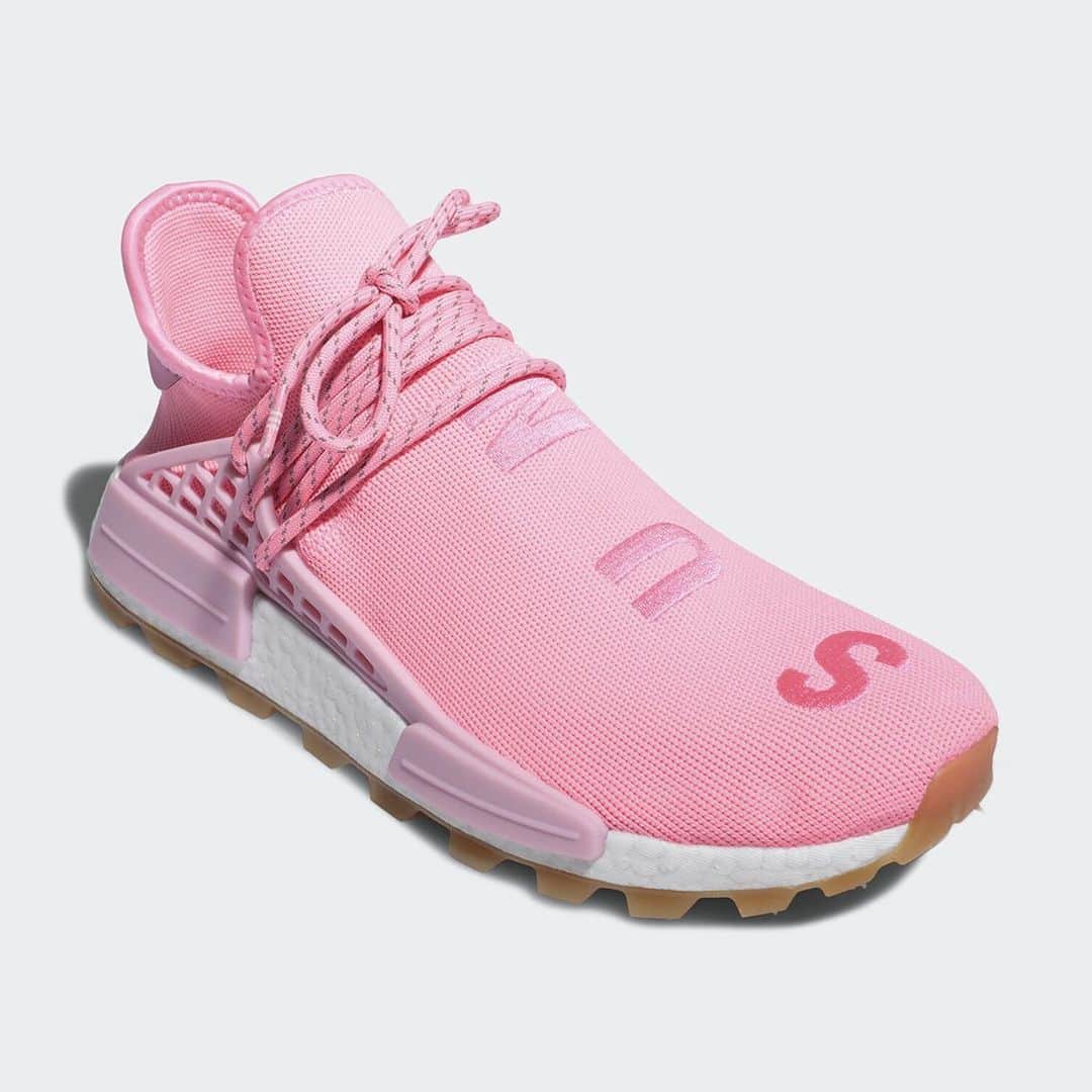Sneaker Newsさんのインスタグラム写真 - (Sneaker NewsInstagram)「Pharrell and adidas are bringing back more thoughtful NMD Hu Trail drops. This pink “Sun/Calm” version features gum soles and is set to drop this Fall. For a closer look, hit the link in our bio.」8月6日 7時10分 - sneakernews