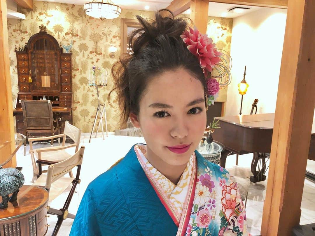 kawamura_takashi_camさんのインスタグラム写真 - (kawamura_takashi_camInstagram)「ヘアアレンジ & ヘアセット 河村タカシ 先日、京都での着物撮影。 京都の秋津洲でのロケ撮影でした。  秋津洲の中が凄かった！！ とてもお洒落な内装に終始驚きの連続。  現場の雰囲気もめちゃ良くて、 ヘアメイクも順調にいきました。  皆さまお疲れ様でした。 また宜しくお願いします！  #hairarrangecam  #hairarrange  #hairset  #hair  #ヘアアレンジ  #ヘアセット  #おくれ毛 #ヘア  #大阪  #心斎橋  #心斎橋美容室 #followme  #hairdresser  #美容師 #サロンモデル募集  #関西サロモ #ヘアアレンジモデル募集 #お団子ヘア #お団子アレンジ #お団子ヘアアレンジ  #ロケ撮影 #ロケ #着物 #京都 #locari  #mery #헤어어레인지　 #머리스타그램　 #뷰티스타그램  #헤어　 大阪市中央区心斎橋筋1-1-5 永恒ビル4F hair&make TAXI ※転載禁止」8月6日 7時12分 - kawamura_takashi_cam