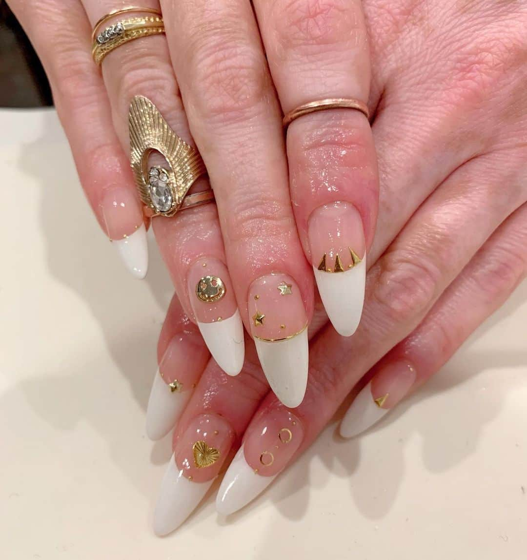 Mei Kawajiriさんのインスタグラム写真 - (Mei KawajiriInstagram)「French and Gold ✨ #nailsbymei」8月6日 7時17分 - nailsbymei