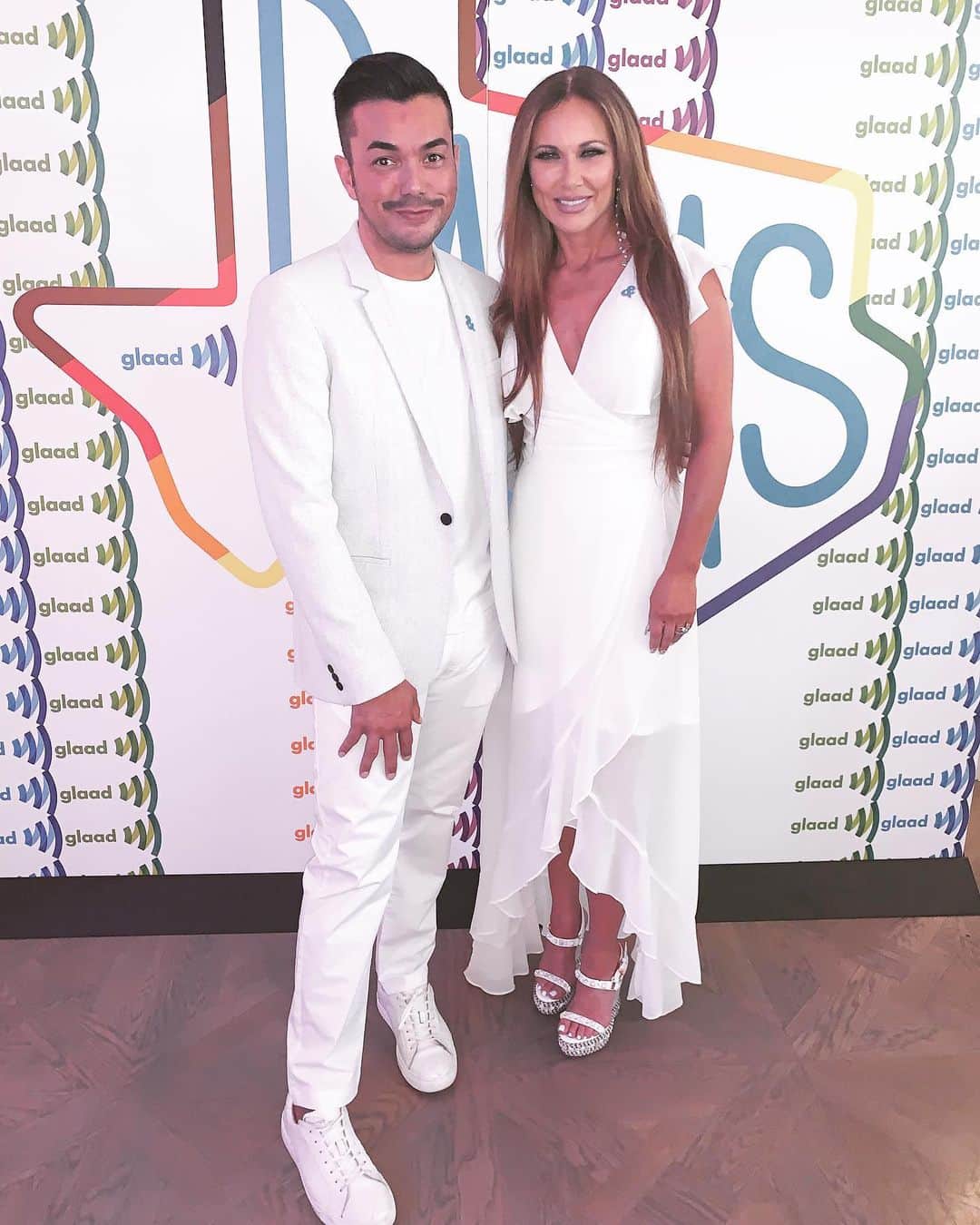アンソニー・ラモスのインスタグラム：「Thank you @leeannelocken for coming to support @glaad 🌈 love being in Dallas with you ⭐️」