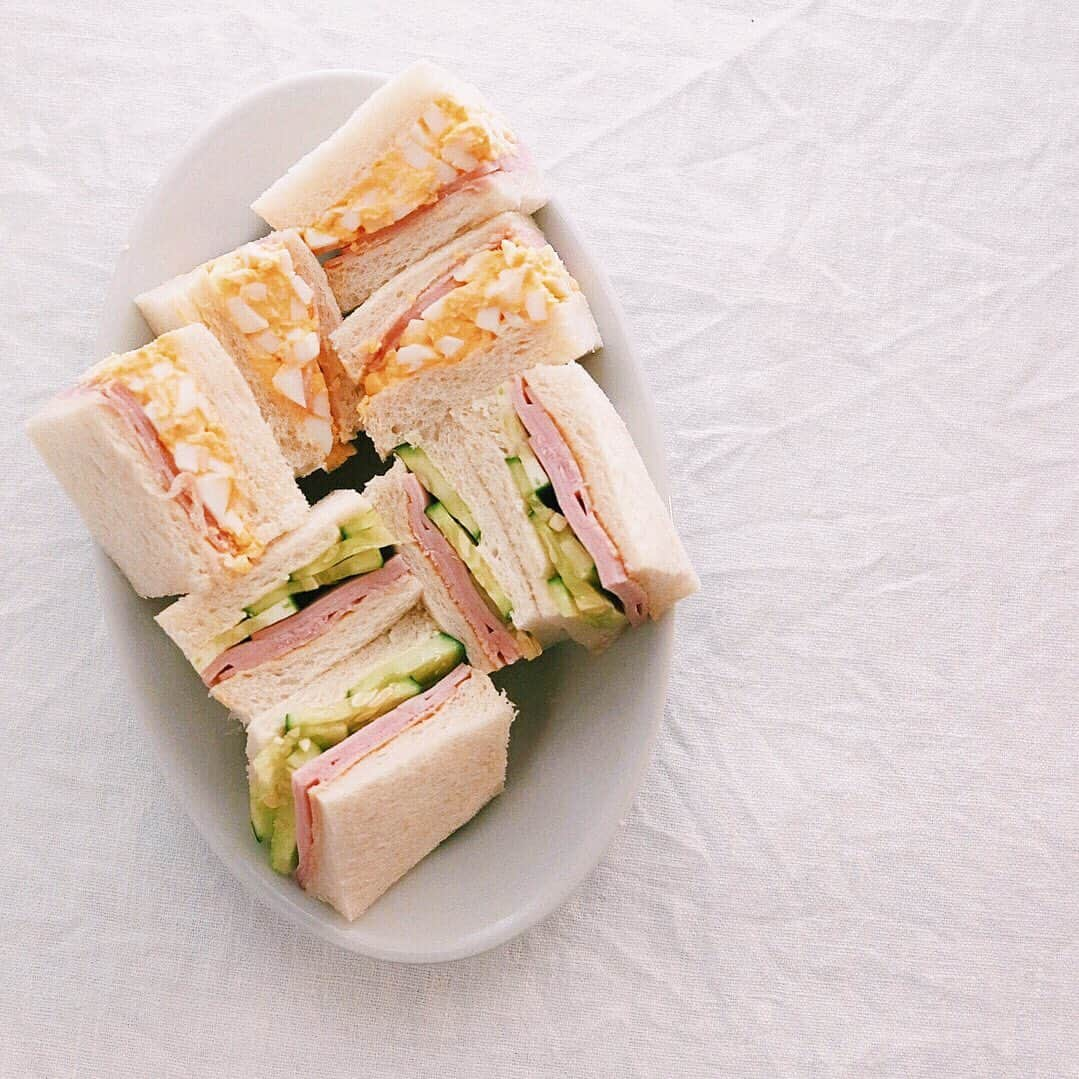 樋口正樹さんのインスタグラム写真 - (樋口正樹Instagram)「sandwich🥪 . 今朝はサンドイッチ。 具材はハムタマゴと ハムキュウリの２種。 ８月６日はハムの日。 . . #ハムの日 #サンドイッチ #ハムサンド #タマゴサンド #sandwich #sandwichgram #sandwichporn #sandwichoftheday #instasandwich #🥪」8月6日 7時35分 - higuccini