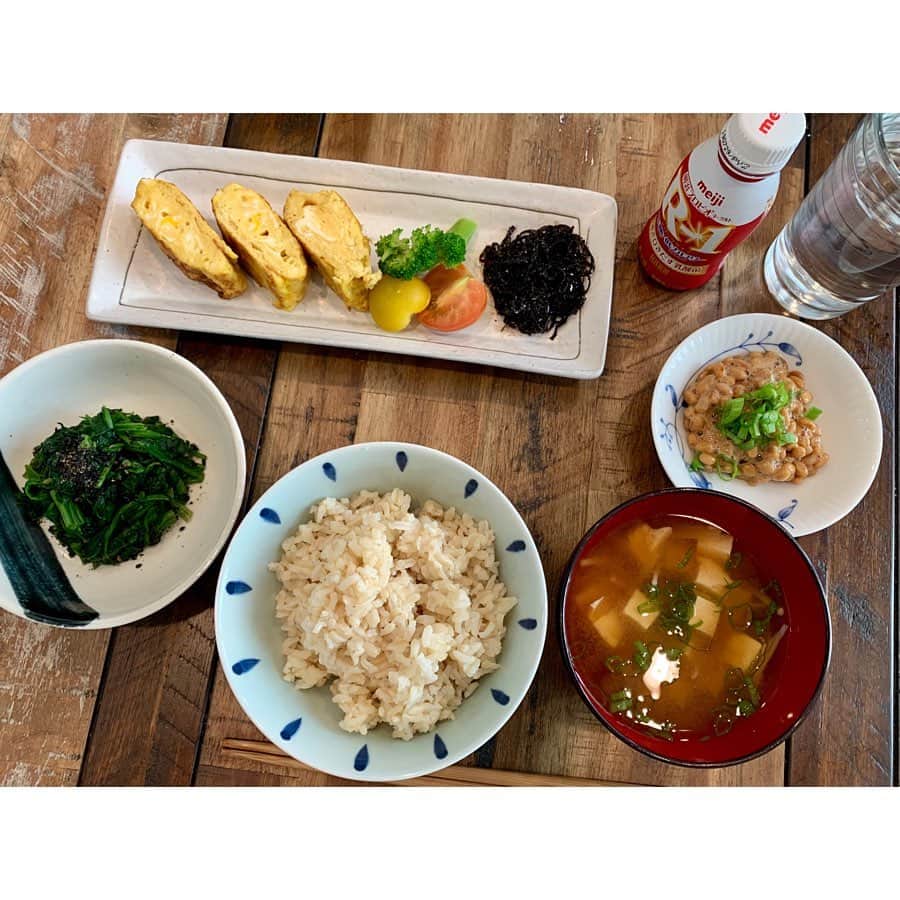 福山智可子さんのインスタグラム写真 - (福山智可子Instagram)「やっぱり日本に帰ってきたら1番食べたいのはお家ごはん♡🍚 栄養バランスもバッチリで体調管理も出来るしね🙆‍♀️ My mom′s cooking is the best. #おうちごはん #体調管理」8月6日 7時40分 - chikako808