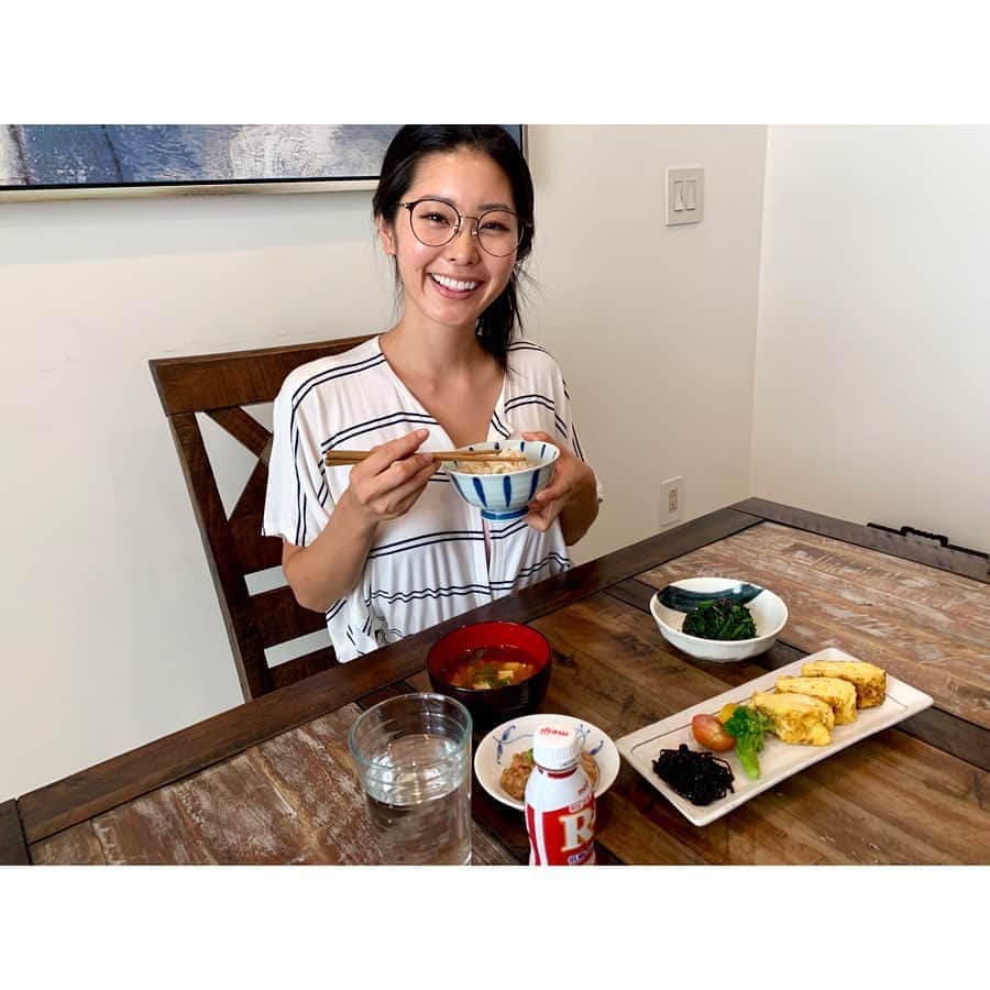 福山智可子のインスタグラム：「やっぱり日本に帰ってきたら1番食べたいのはお家ごはん♡🍚 栄養バランスもバッチリで体調管理も出来るしね🙆‍♀️ My mom′s cooking is the best. #おうちごはん #体調管理」