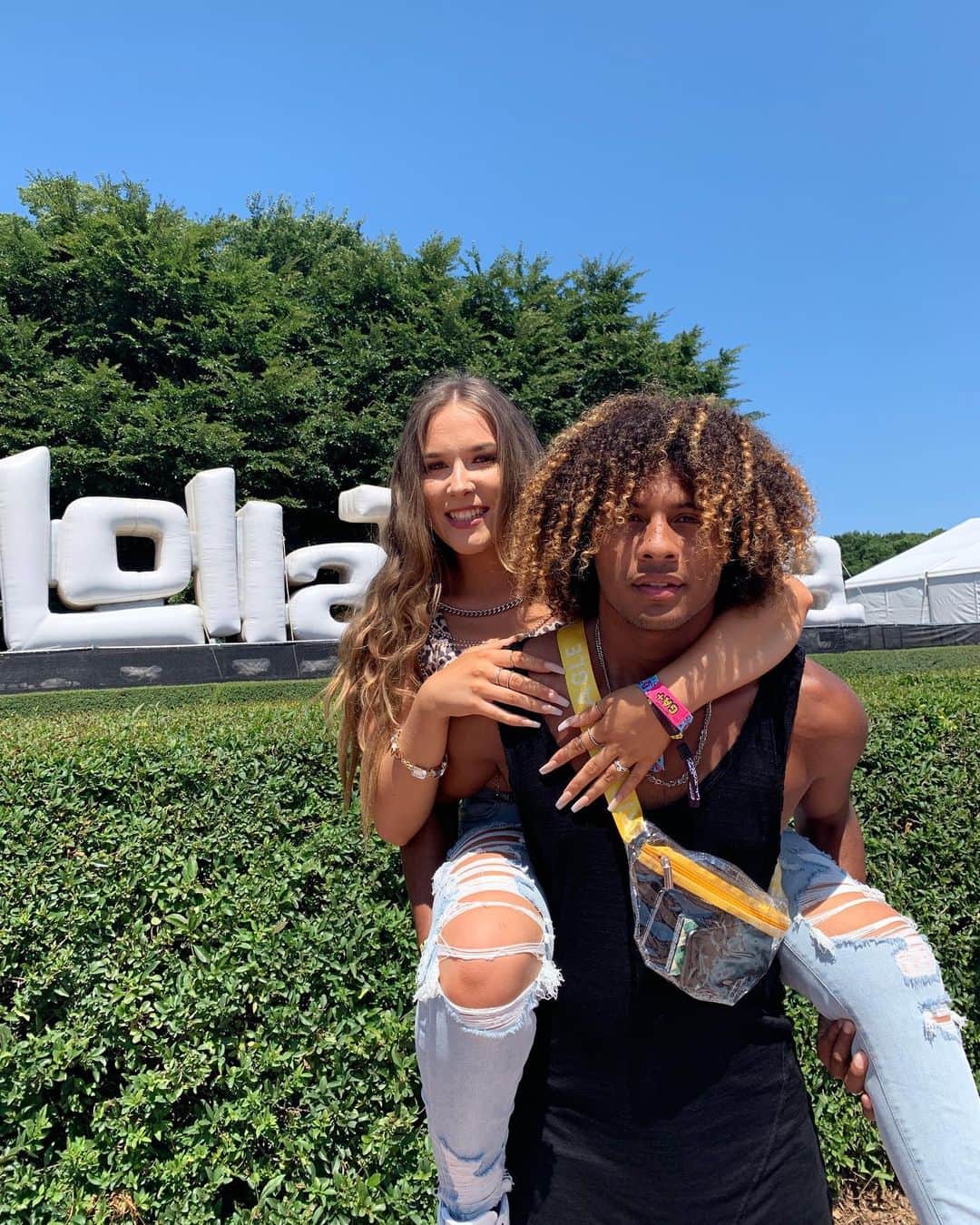 American Eagleさんのインスタグラム写真 - (American EagleInstagram)「#couplegoals @lollapalooza with @isabellakunst and @dominic_toliver 🥰 #tiktok #lollapaloooza」8月6日 8時04分 - americaneagle
