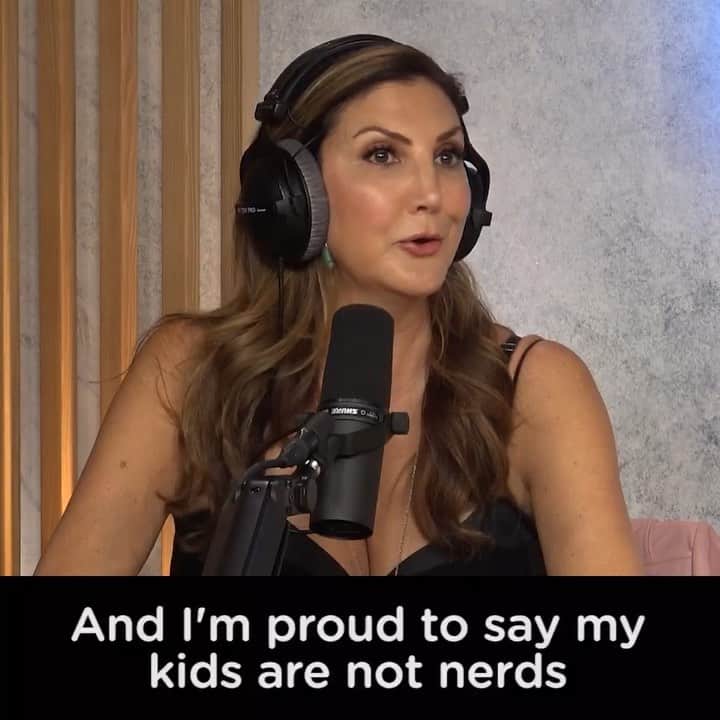 ヘザー・マクドナルドのインスタグラム：「To learn more about my parenting style listen to @drdrewafterdark & go see my #standupcomedy @irvineimprov Aug.16-18 link in bio for tix! www.HeatherMcDonald.Net」
