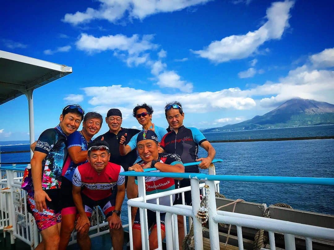 下山英哉さんのインスタグラム写真 - (下山英哉Instagram)「異業種ライド🚴‍♂️ 桜島フェリーで大隅半島へ 途中渓谷に飛び込み爽快 垂水フェリーで戻る およそ40キロでした  #鹿児島  #鹿児島市  #ロードバイク  #異業種  #桜島  #桜島フェリー  #垂水フェリー  #ライド  #アナウンサー  #下山英哉」8月6日 8時31分 - shimoyama.hideya