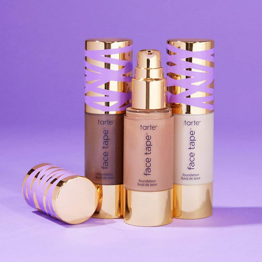 Tarte Cosmeticsさんのインスタグラム写真 - (Tarte CosmeticsInstagram)「Lookin' for that full coverage with a natural matte finish? Peep our face tape™ foundation! 🙌 THIS MUST-HAVE IS: ✨available in 50 shades with 5 undertones ✨longwearing, full coverage ✨mattifies, hydrates & brightens apperance ✨transfer-proof, waterproof & sweatproof  P.S. For a LIMITED-TIME only, all tarte.com tarte 💜 rewards members get 2x points on ALL complexion purchases on tarte.com! #crueltyfree #shapetapenation #doubledutybeauty #matchmakermagic #veganbeauty」8月6日 8時32分 - tartecosmetics