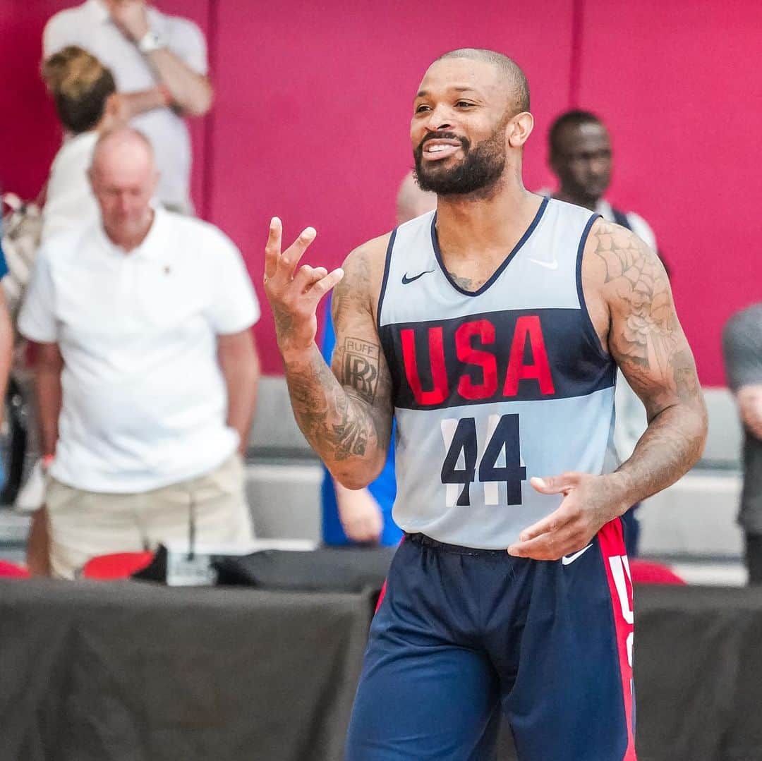 USA Basketballさんのインスタグラム写真 - (USA BasketballInstagram)「Smiles were out in Vegas today #USABMNT x #FIBAWC」8月6日 8時33分 - usabasketball