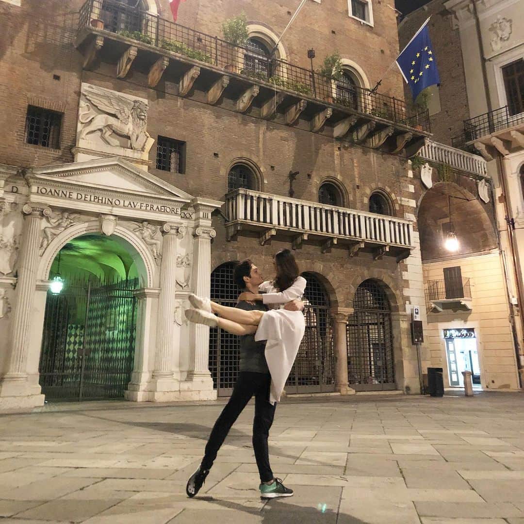 倉永美沙さんのインスタグラム写真 - (倉永美沙Instagram)「Romeo and Juliet in progress ♥️ My Romeo @_angelogreco_ Photo by @timandrijashenko in Verona 🇮🇹 今週はロミオとジュリエットとラトマンスキーのシーズンのリハーサル💕 #ballet #ballerina #ballerinalife #happy #happiness #dance #art #幸せ #バレエ #バレリーナ #rehearsal #travellife #work #throwback #italy #romeoandjuliet #verona #love #ロミオとジュリエット #robertobolleandfriends」8月6日 8時33分 - misakuranaga